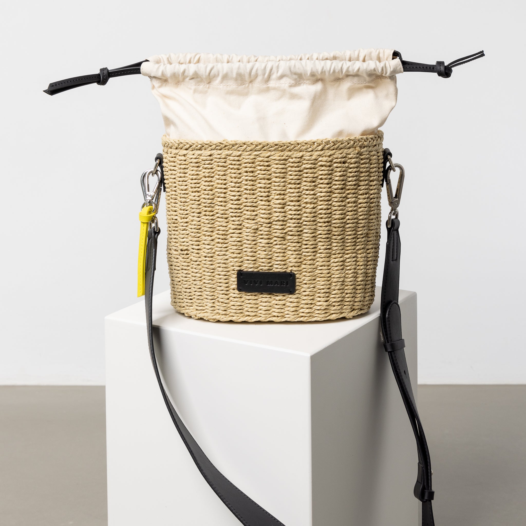 Bucket Bag Straw - black - VIVI MARI