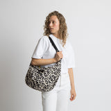 Padded Hip Bag oversized - leo splashes black/sand