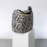 Padded Hip Bag oversized - leo splashes black/sand