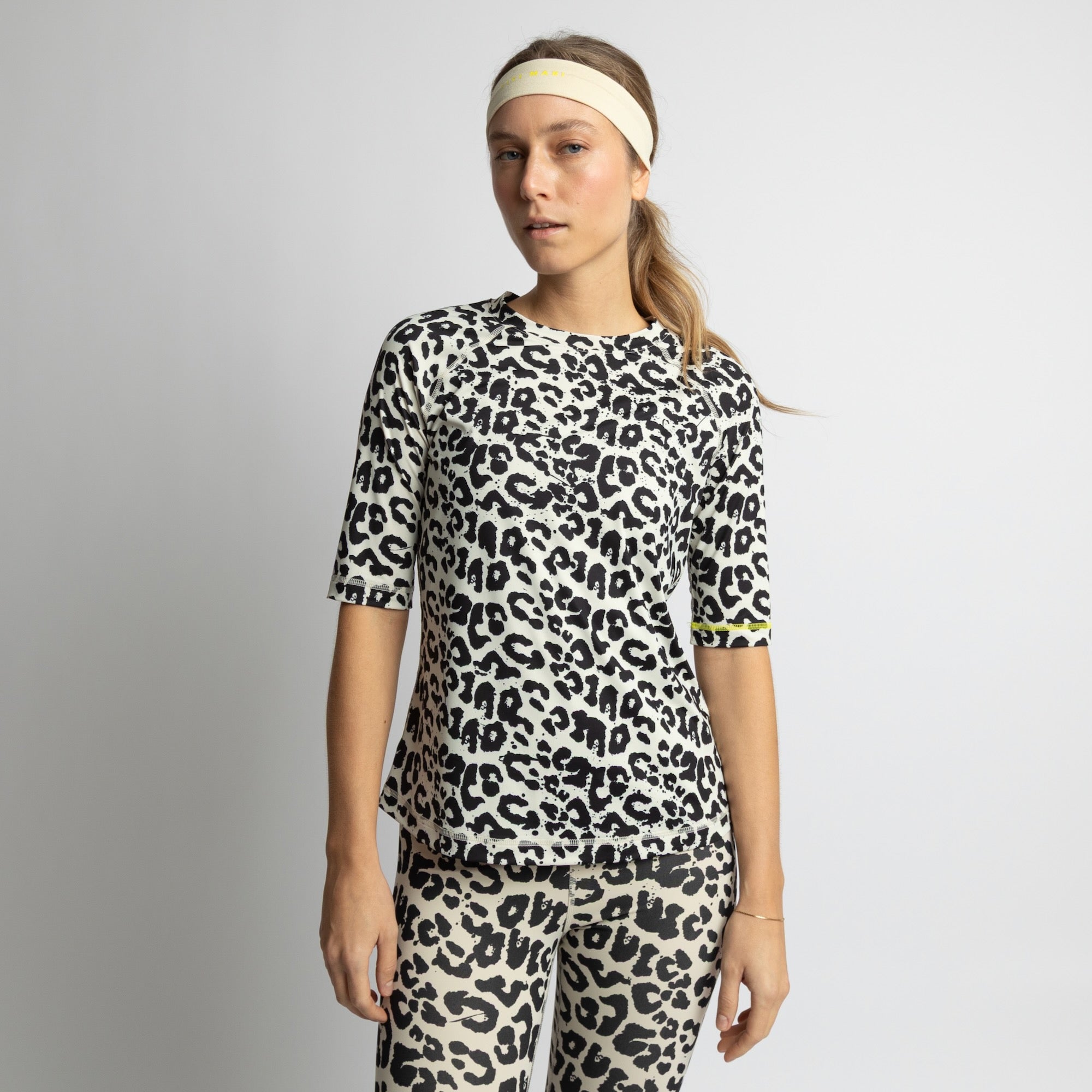 Activewear Half Sleeve T-Shirt leo splashes black/sand - VIVI MARI