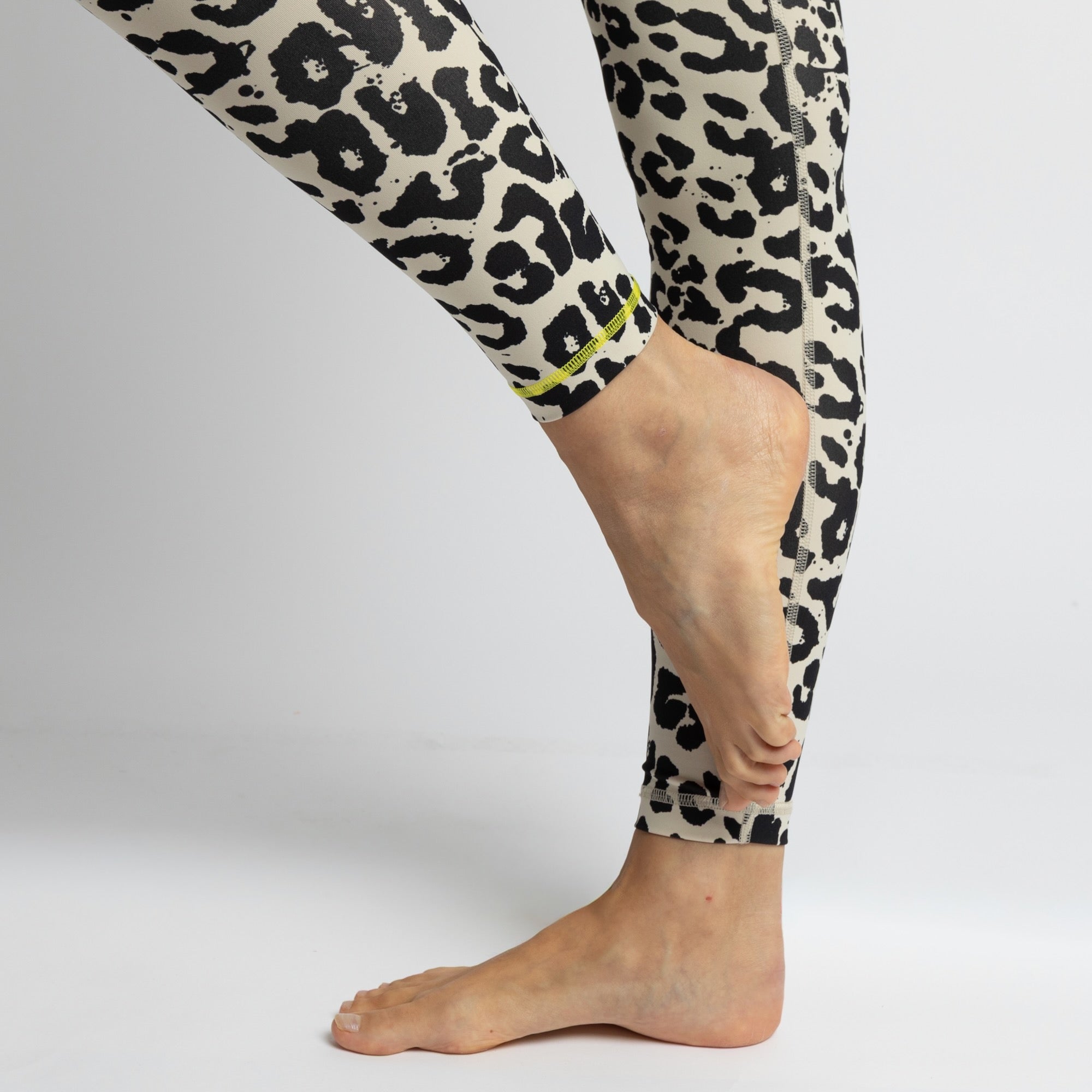 Activewear Leggings leo splashes black/sand - VIVI MARI