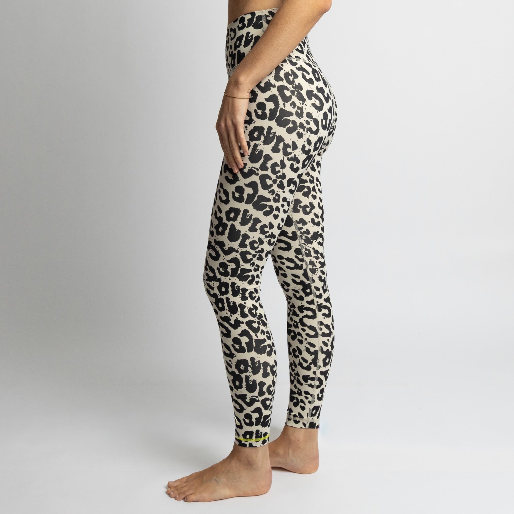 Activewear Leggings leo splashes black/sand - VIVI MARI
