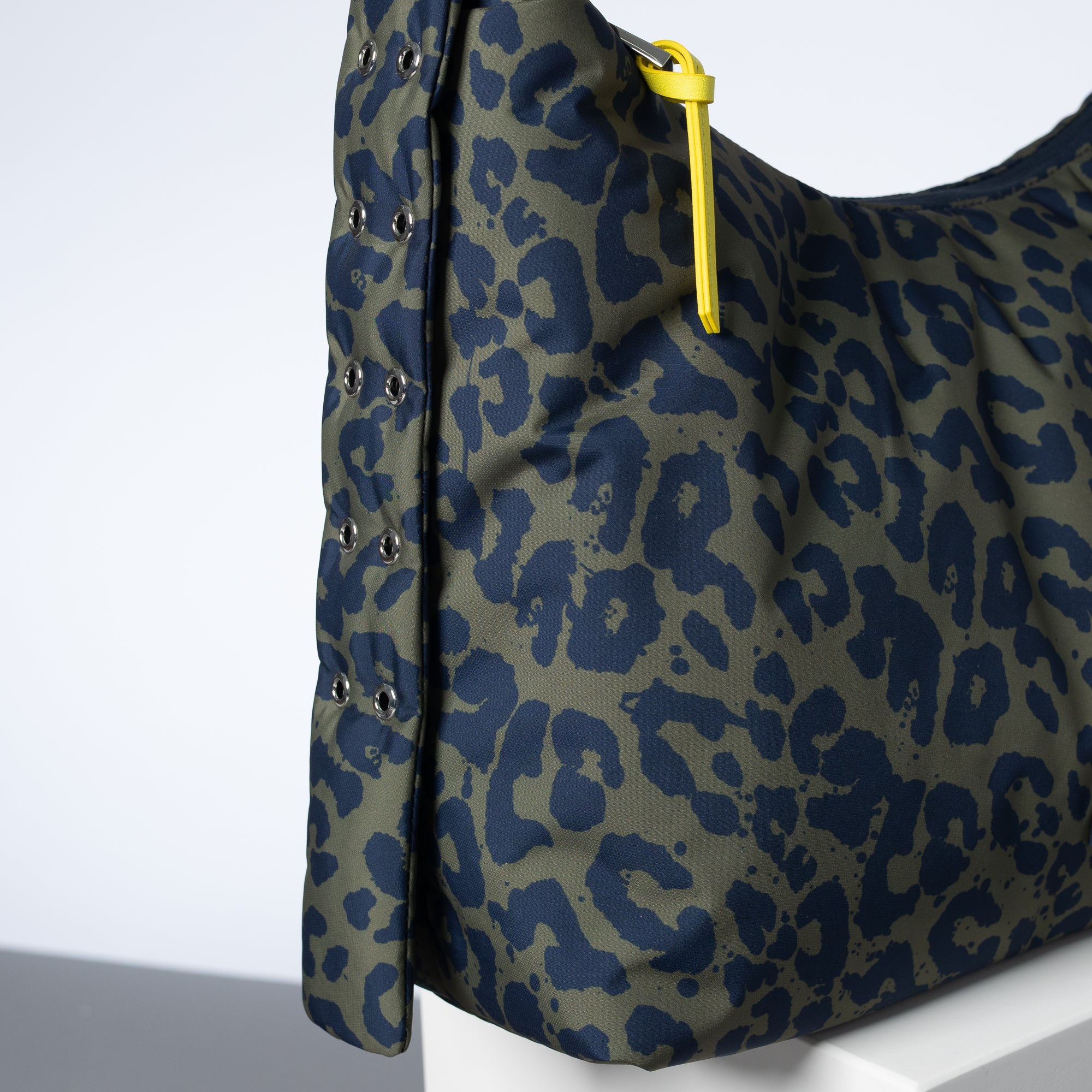 Buckle Bag medium - leo splashes navy/olive - VIVI MARI