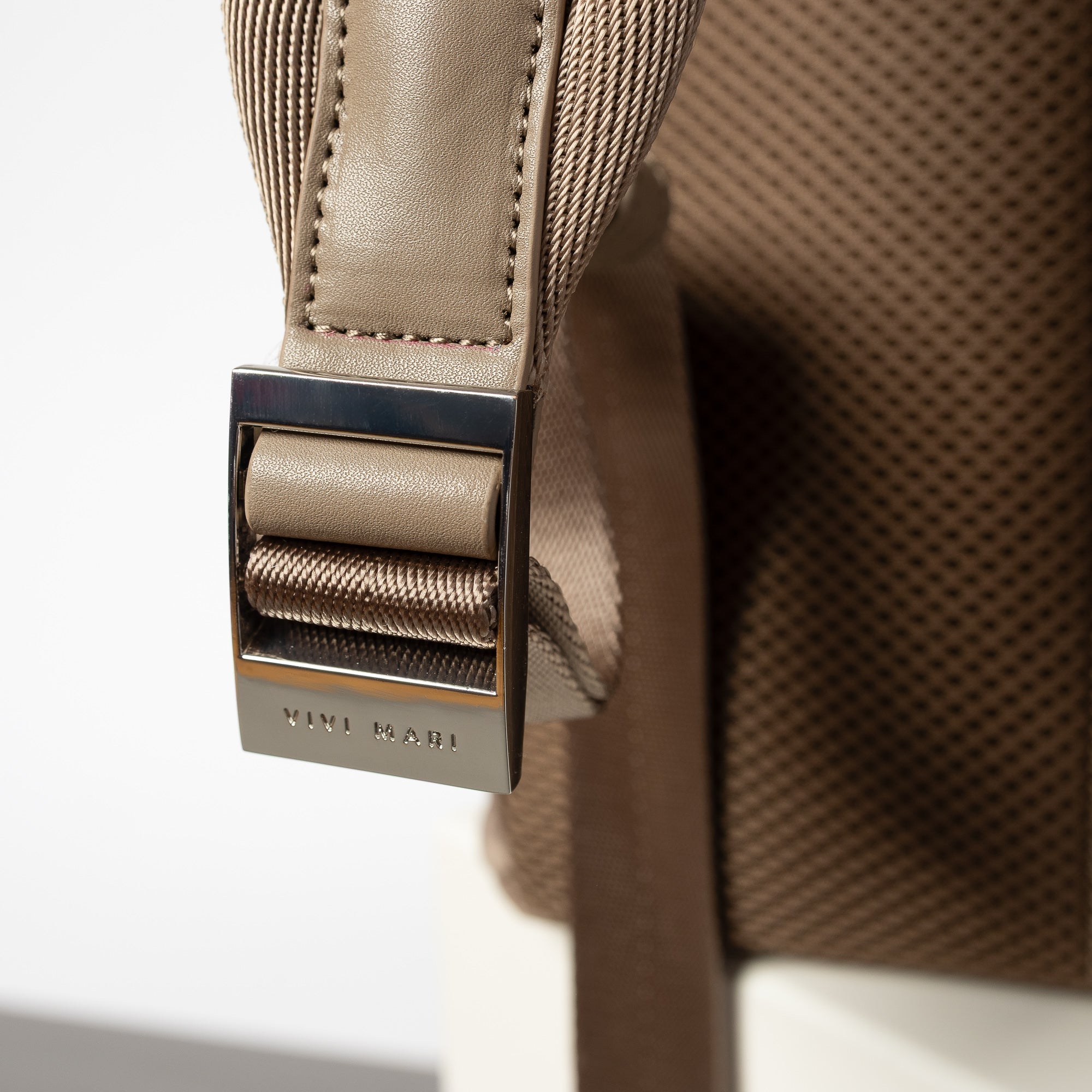 Padded Backpack medium - dark mushroom - VIVI MARI