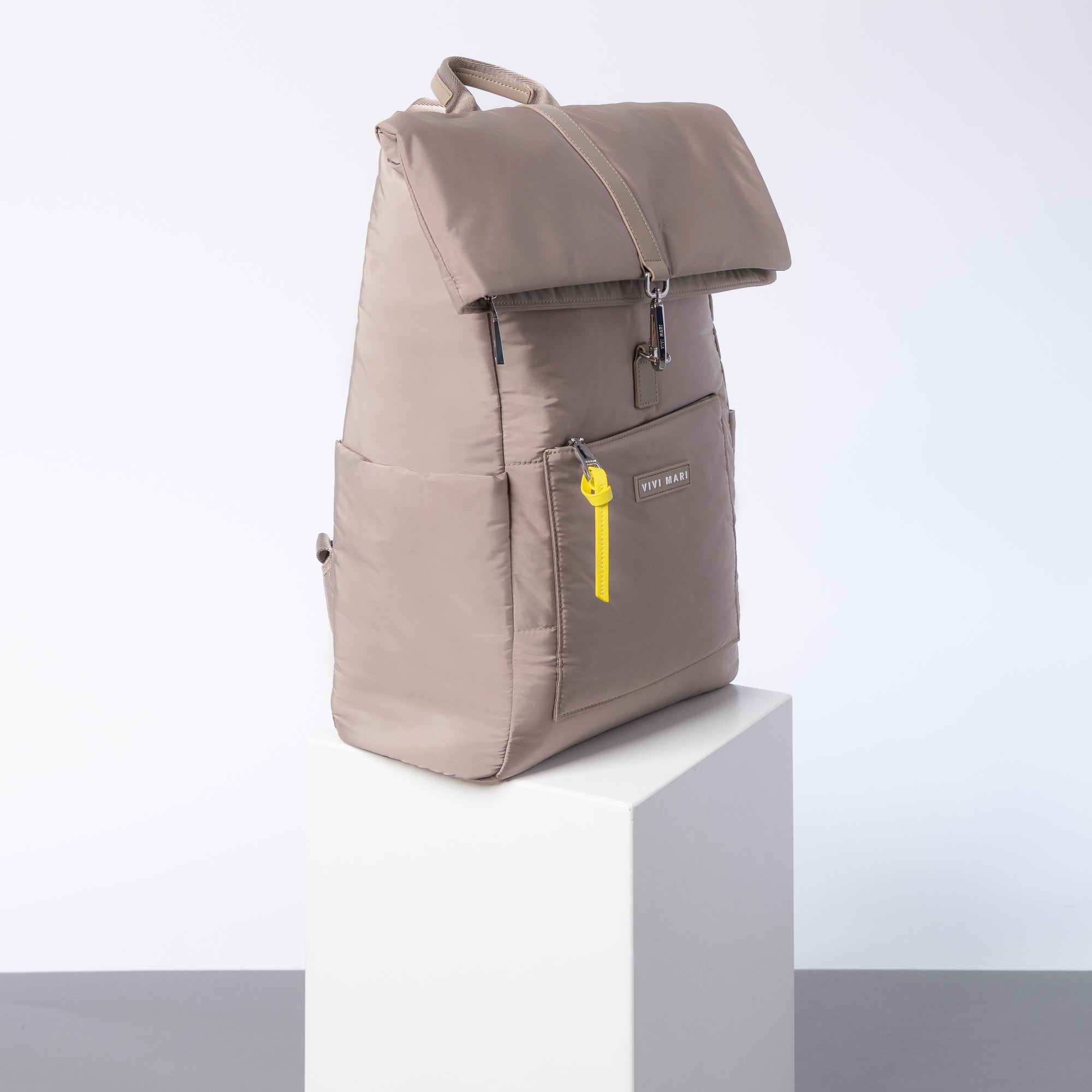 Padded Backpack medium - dark mushroom - VIVI MARI