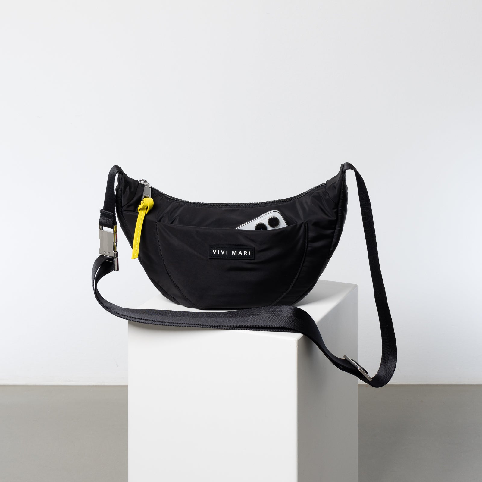 Padded Hip Bag medium - black - VIVI MARI