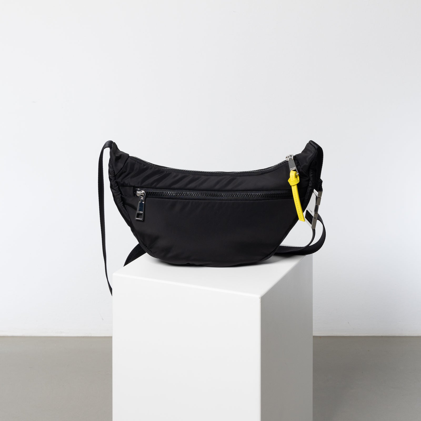 Padded Hip Bag medium - black - VIVI MARI