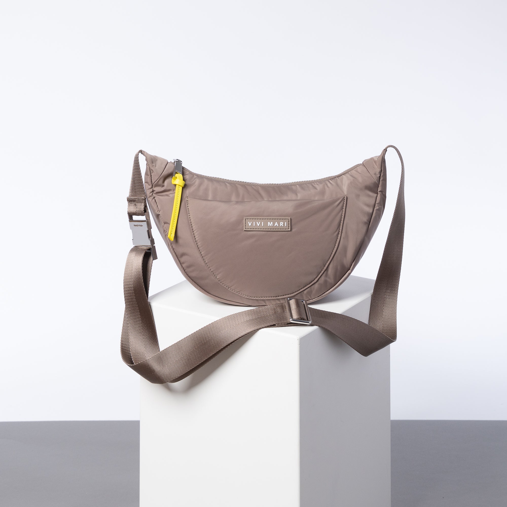 Padded Hip Bag medium - dark mushroom - VIVI MARI