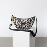 Padded Hip Bag medium - leo splashes black/sand - VIVI MARI