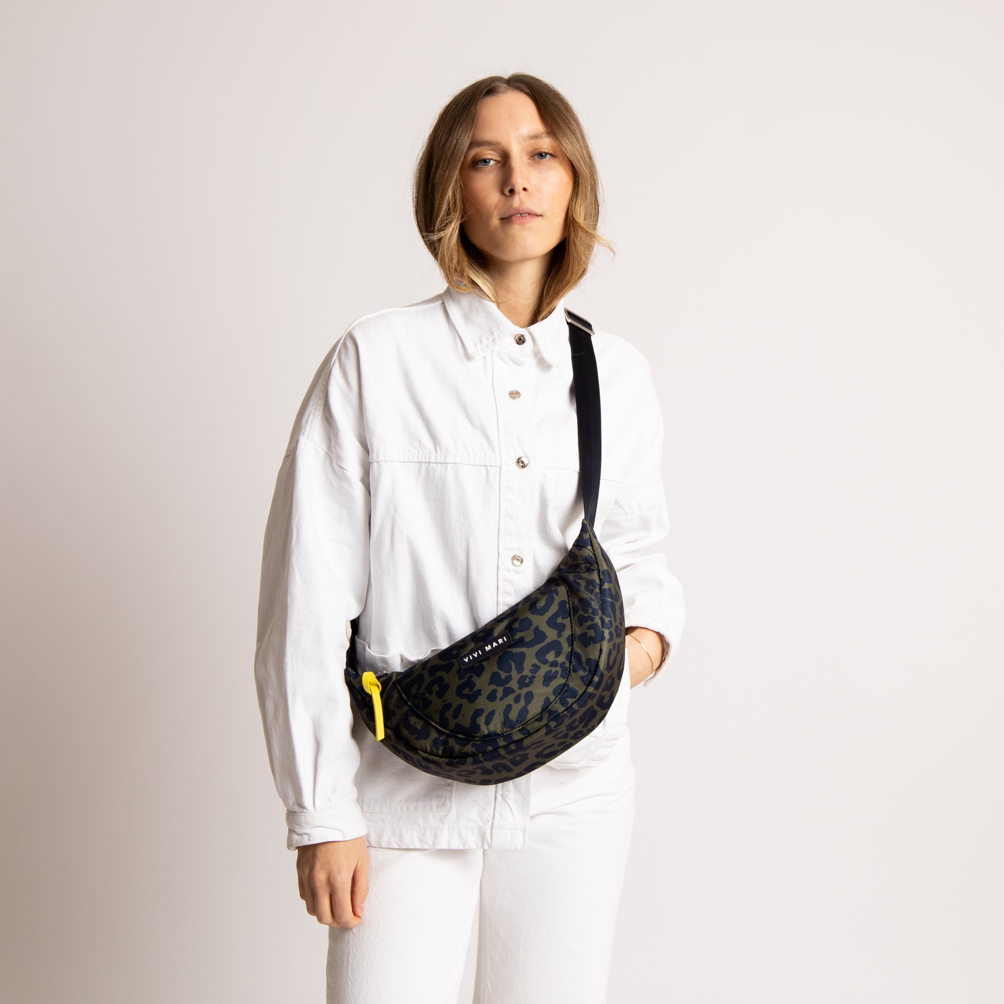 Padded Hip Bag medium - leo splashes navy/olive - VIVI MARI