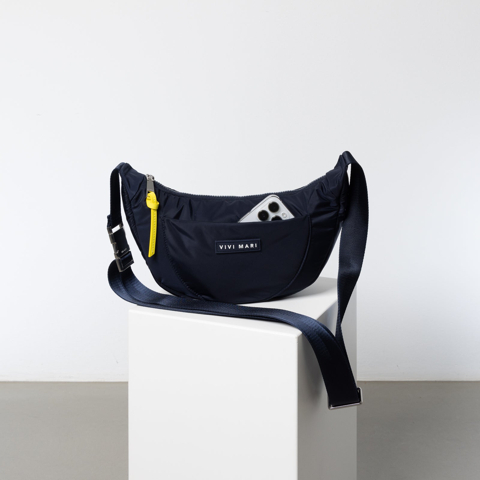 Padded Hip Bag medium - navy - VIVI MARI