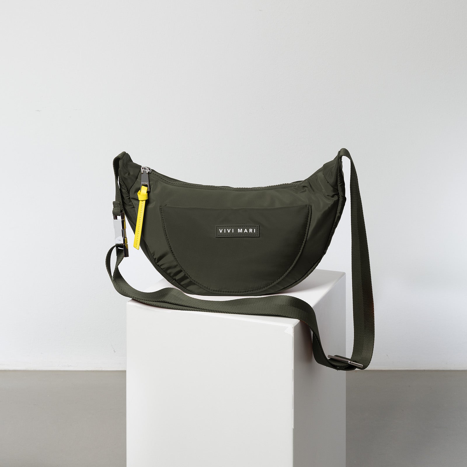 Padded Hip Bag medium - olive - VIVI MARI