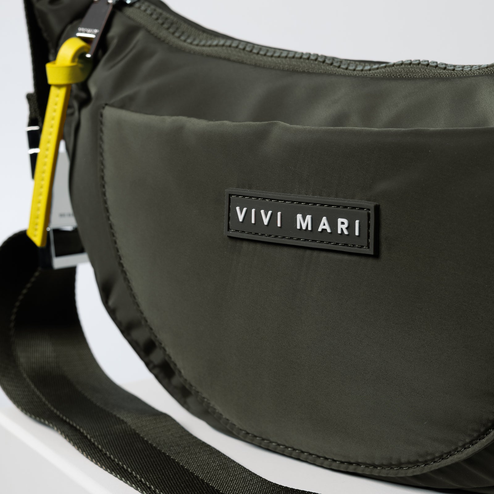 Padded Hip Bag medium - olive - VIVI MARI