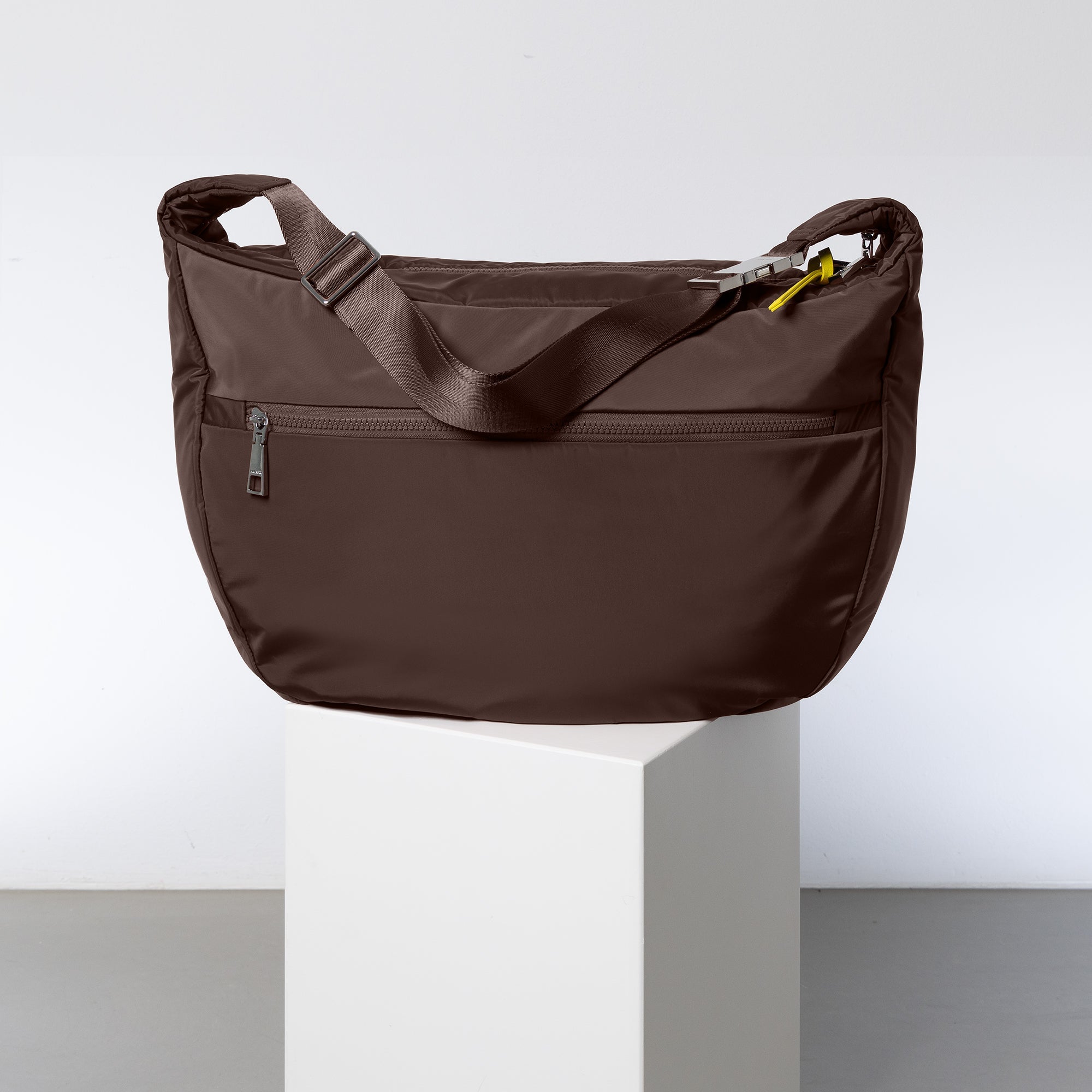 Padded Hip Bag oversized - chocolate - VIVI MARI