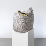 Padded Hip Bag oversized - leo splashes grey/sand - VIVI MARI