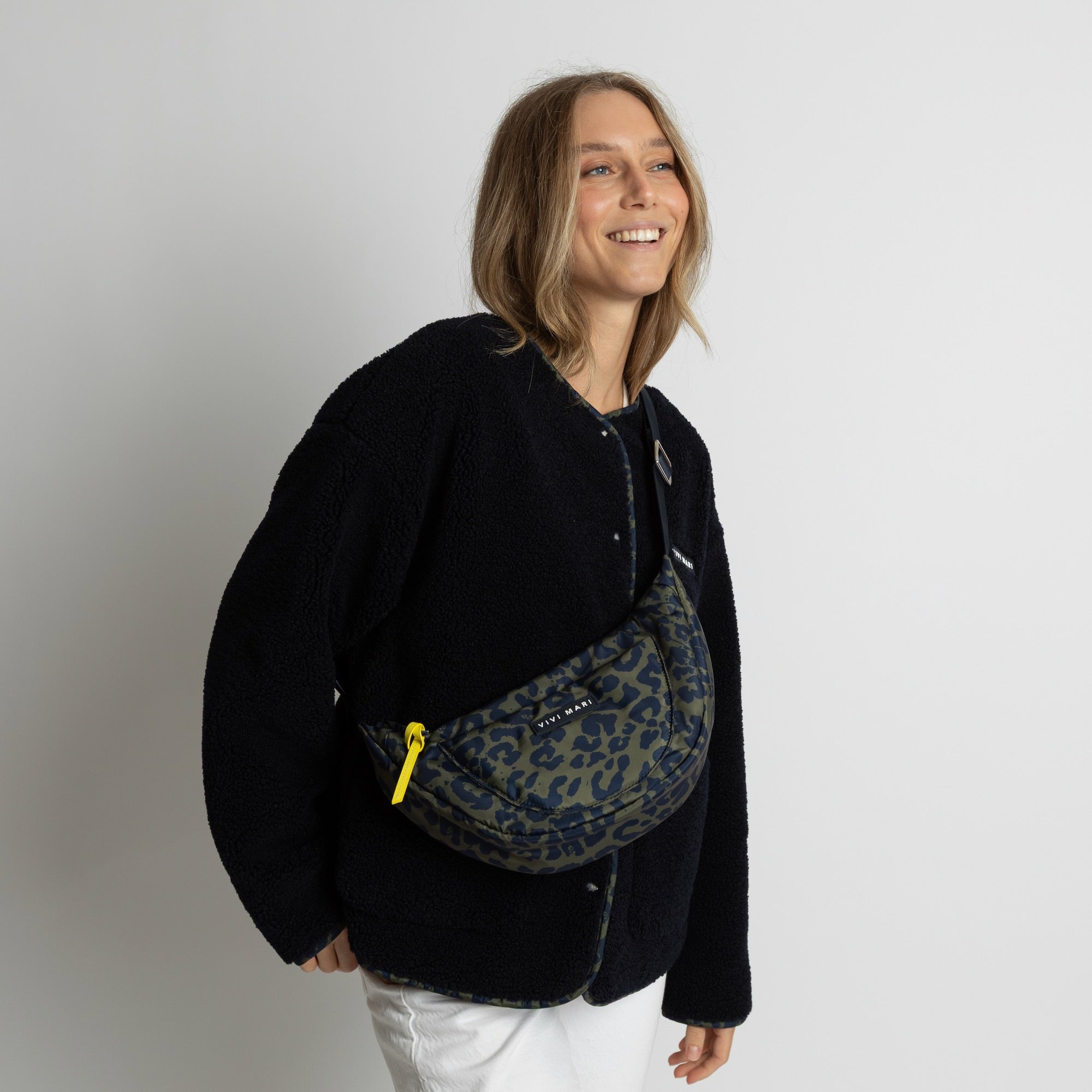 Padded Hip Bag oversized - leo splashes navy/olive - VIVI MARI