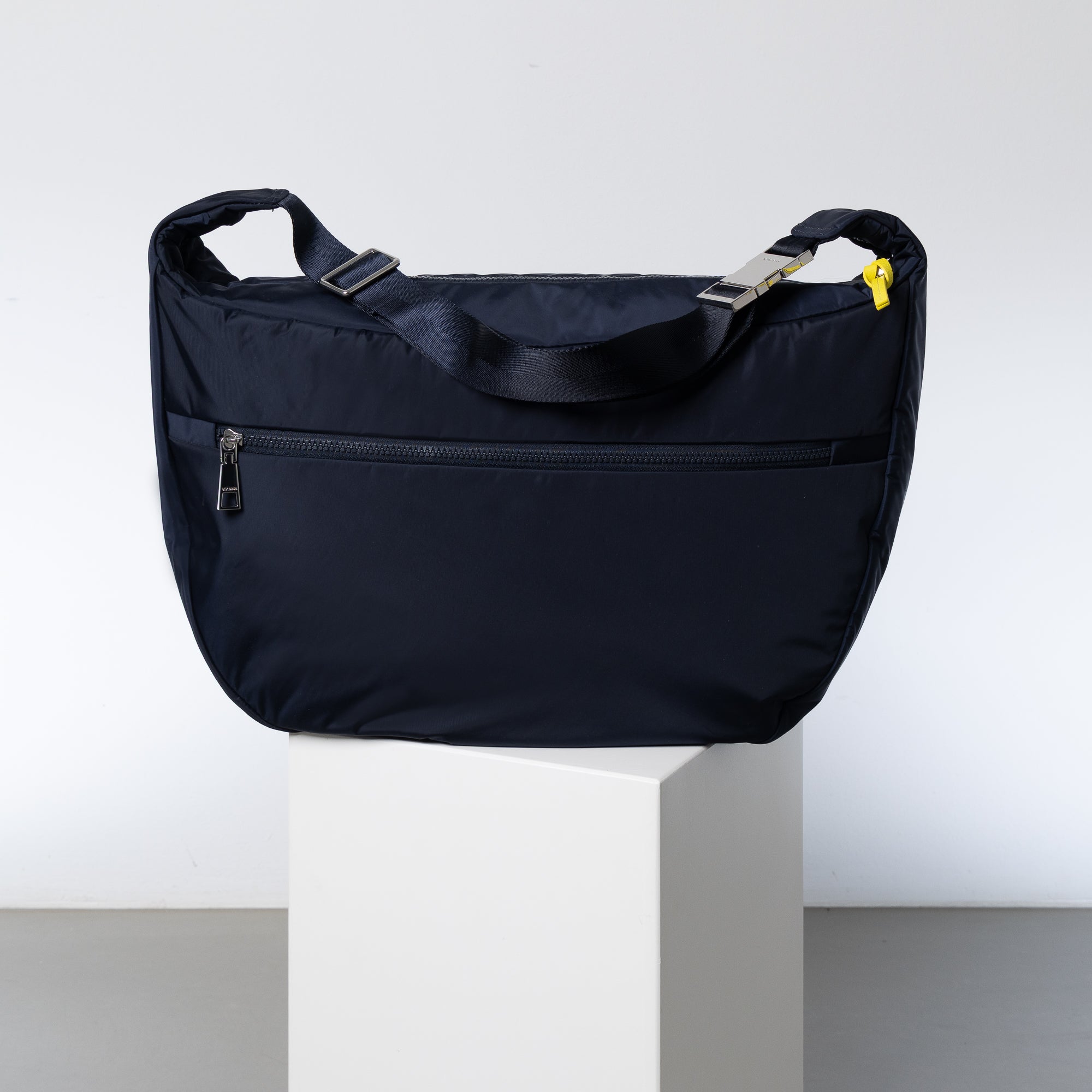 Padded Hip Bag oversized - navy - VIVI MARI