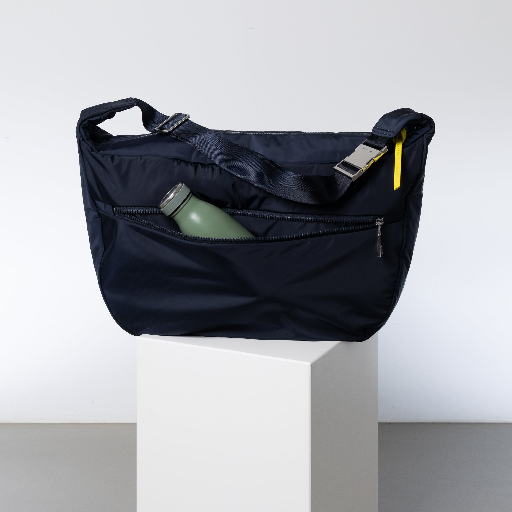Padded Hip Bag oversized - navy - VIVI MARI