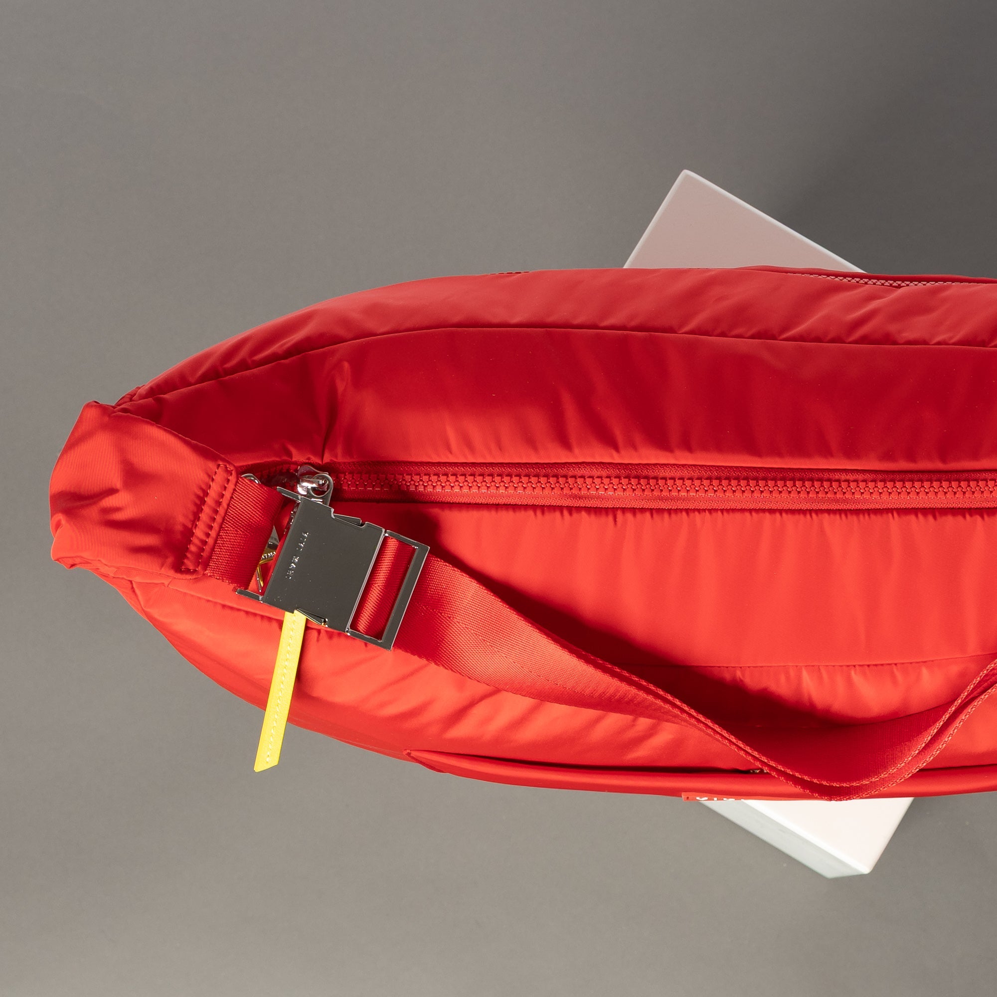 Padded Hip Bag oversized - true red - VIVI MARI