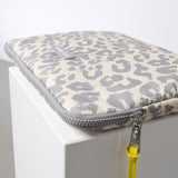 Padded Laptop Sleeve 15"/16" - leo splashes grey/sand - VIVI MARI