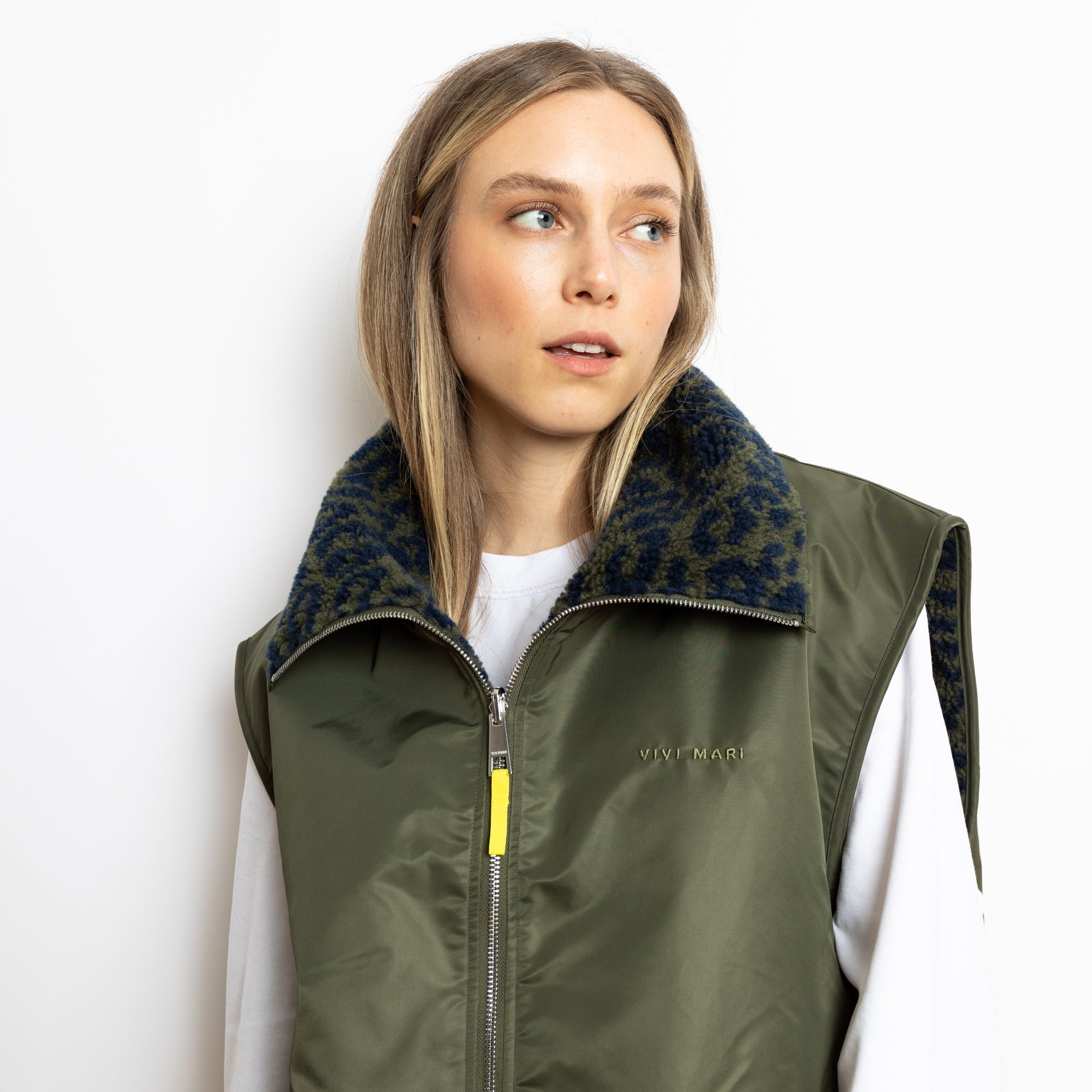 Reversible Bomber Vest - olive/leo navy - olive - VIVI MARI