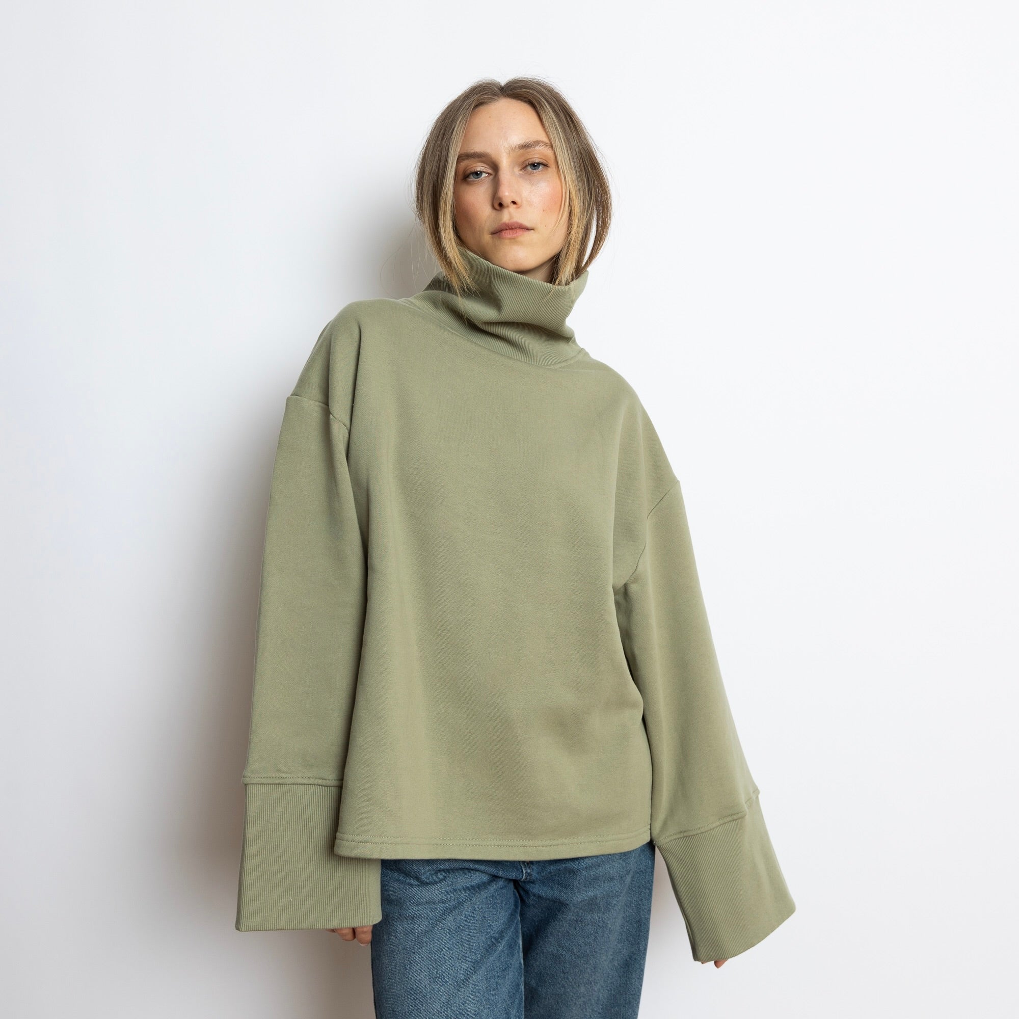 Sweatshirt turtle neck - solid pale olive - VIVI MARI