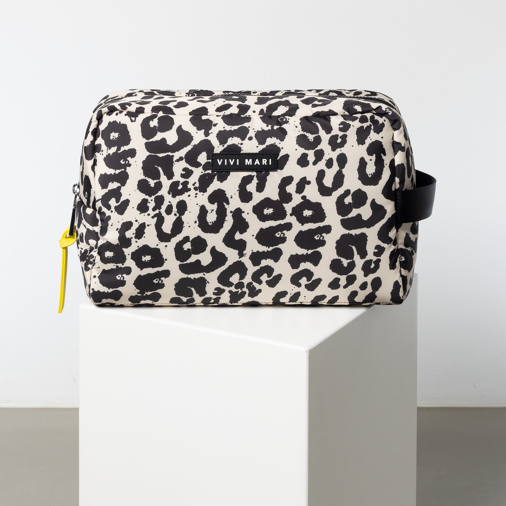 Toiletry Bag large - leo splashes black/sand - VIVI MARI