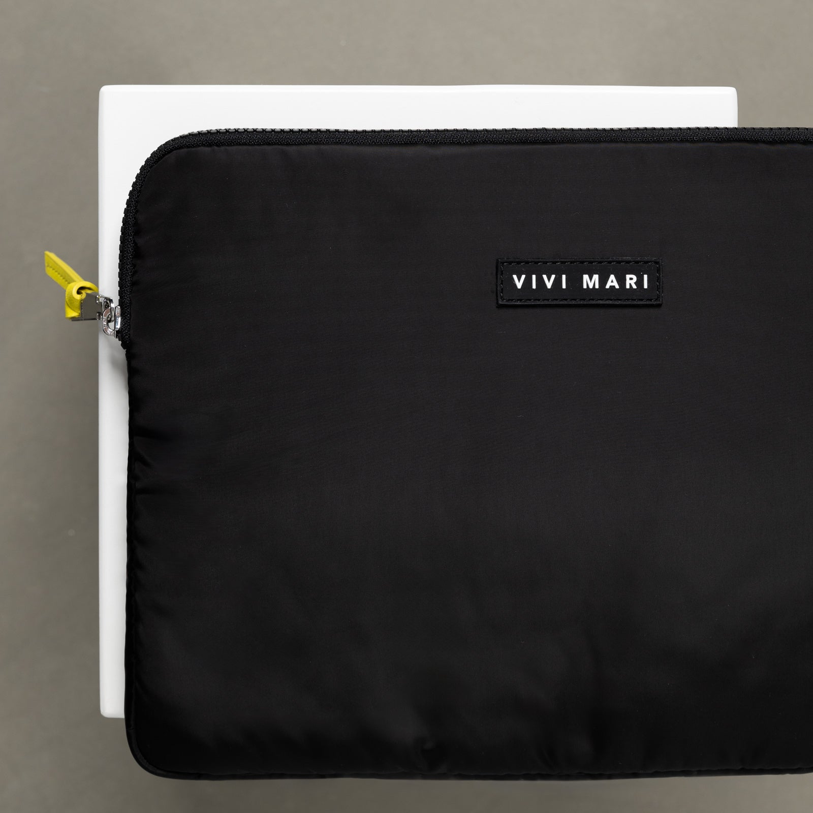 Padded Laptop Sleeve 13"/14" - black - VIVI MARI