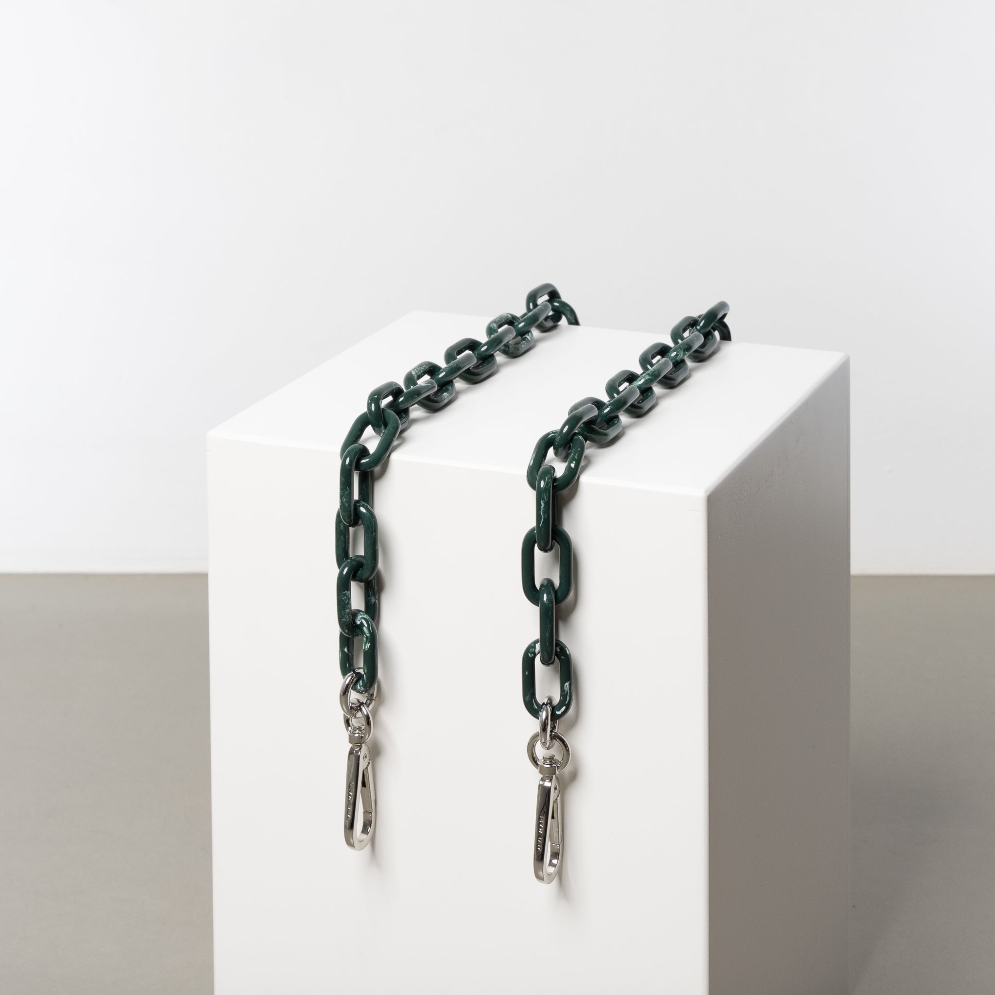 strap acrylic chain forest green - short - VIVI MARI
