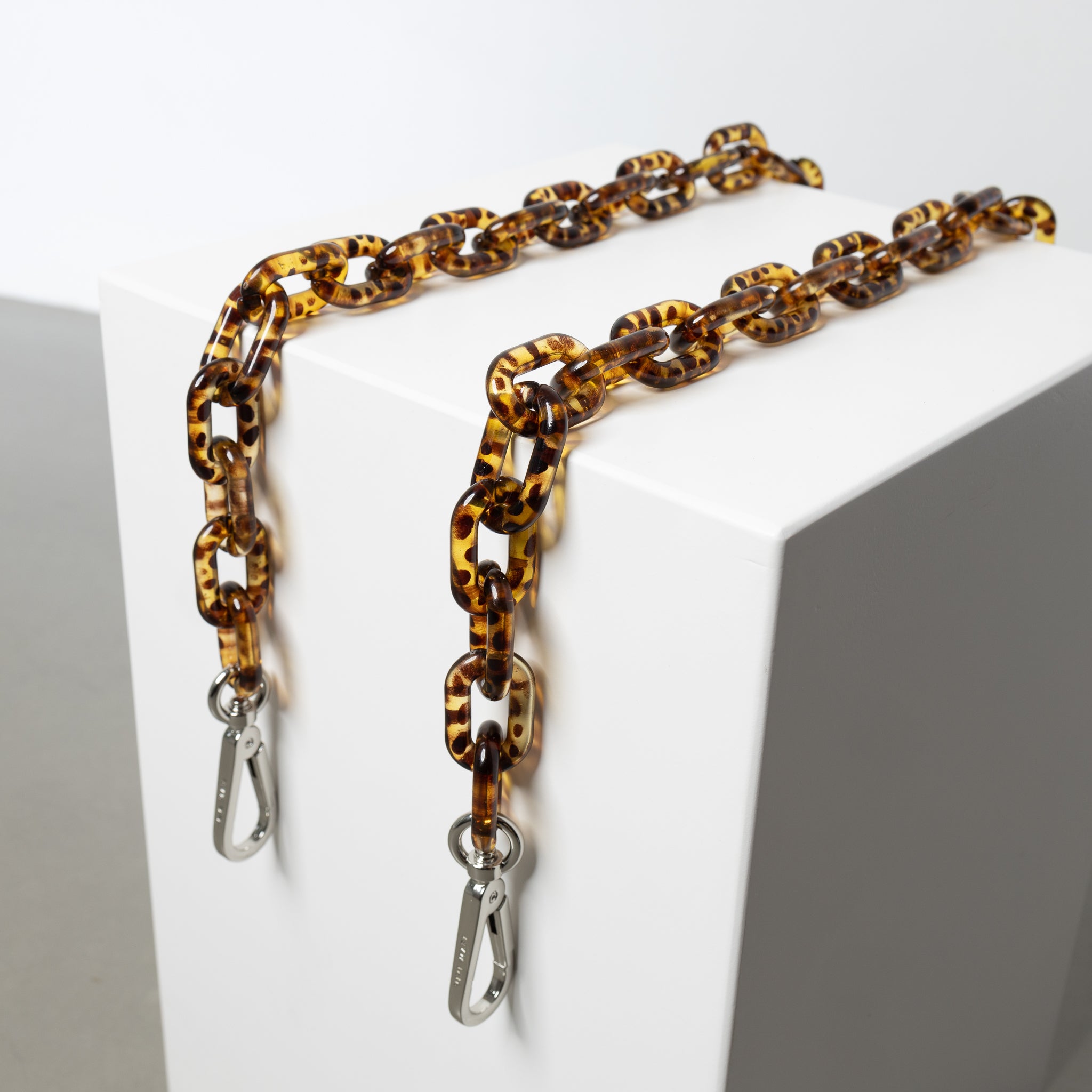 strap acrylic chain leo - long - VIVI MARI